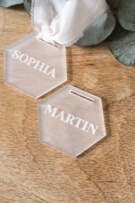 Tischkärtchen / Platzkarte / Namensschild / Gastgeschenk aus Acryl / Form hexagon - personalisiert